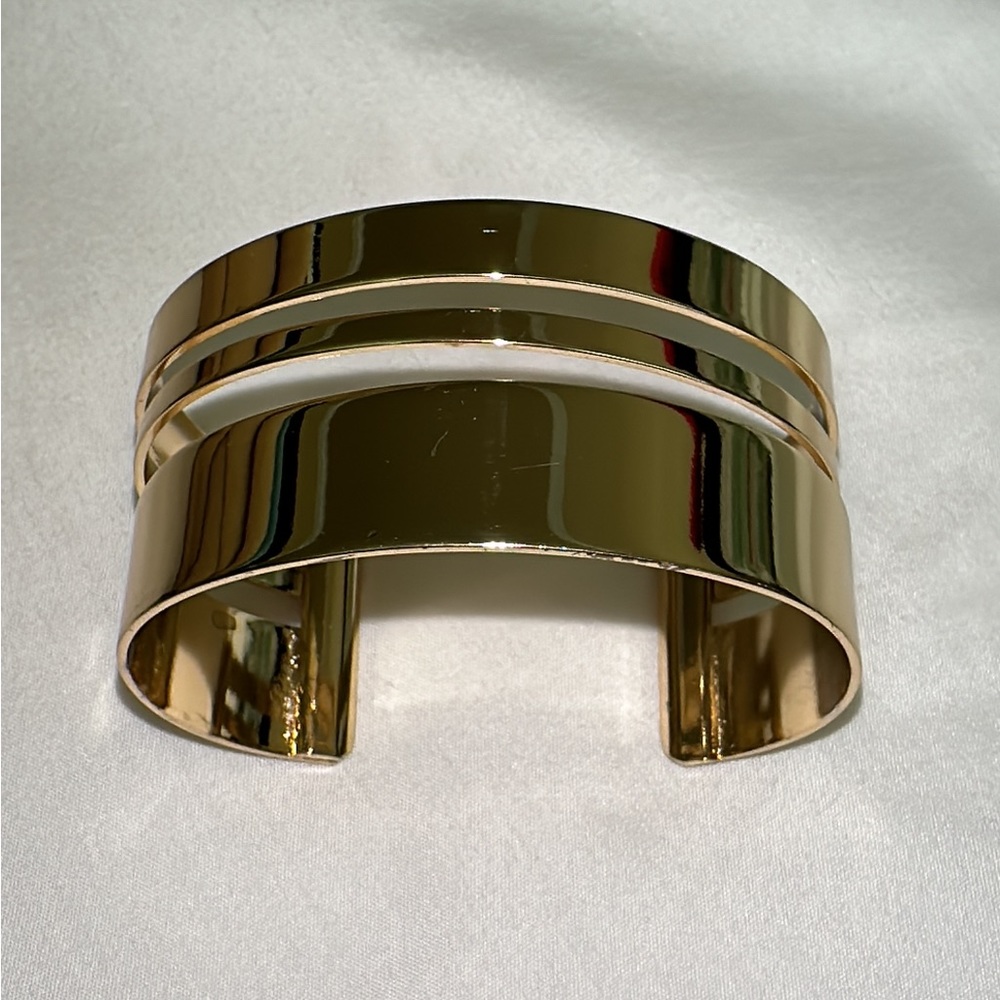 ✨💛 Gold Cut out Cuff Bangle with 3 lines from Nordstrom 💛✨